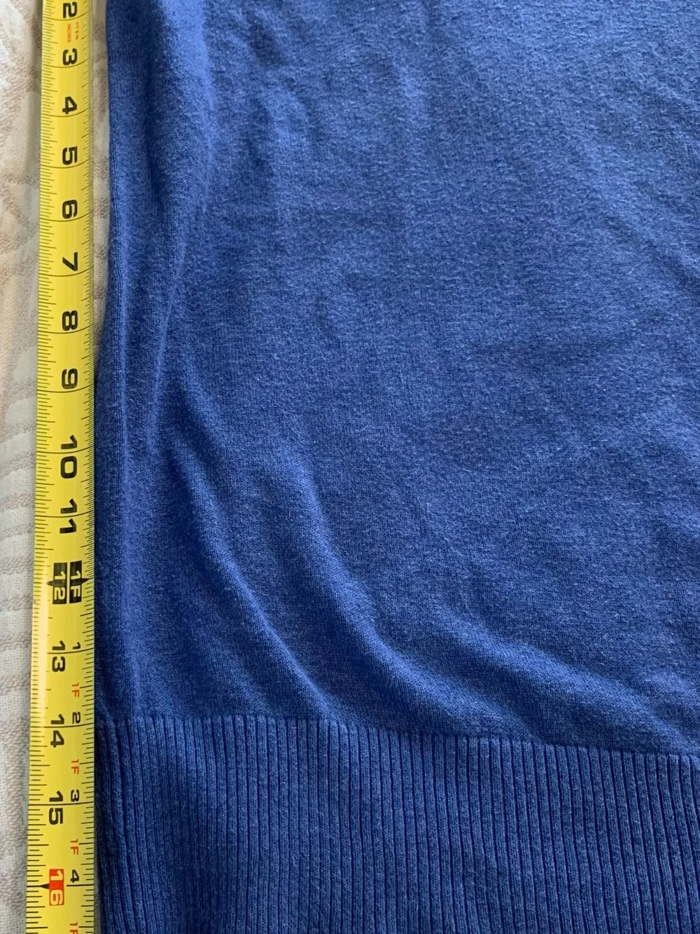 Banana Republic Men's V-Neck Sweater in Navy Blue